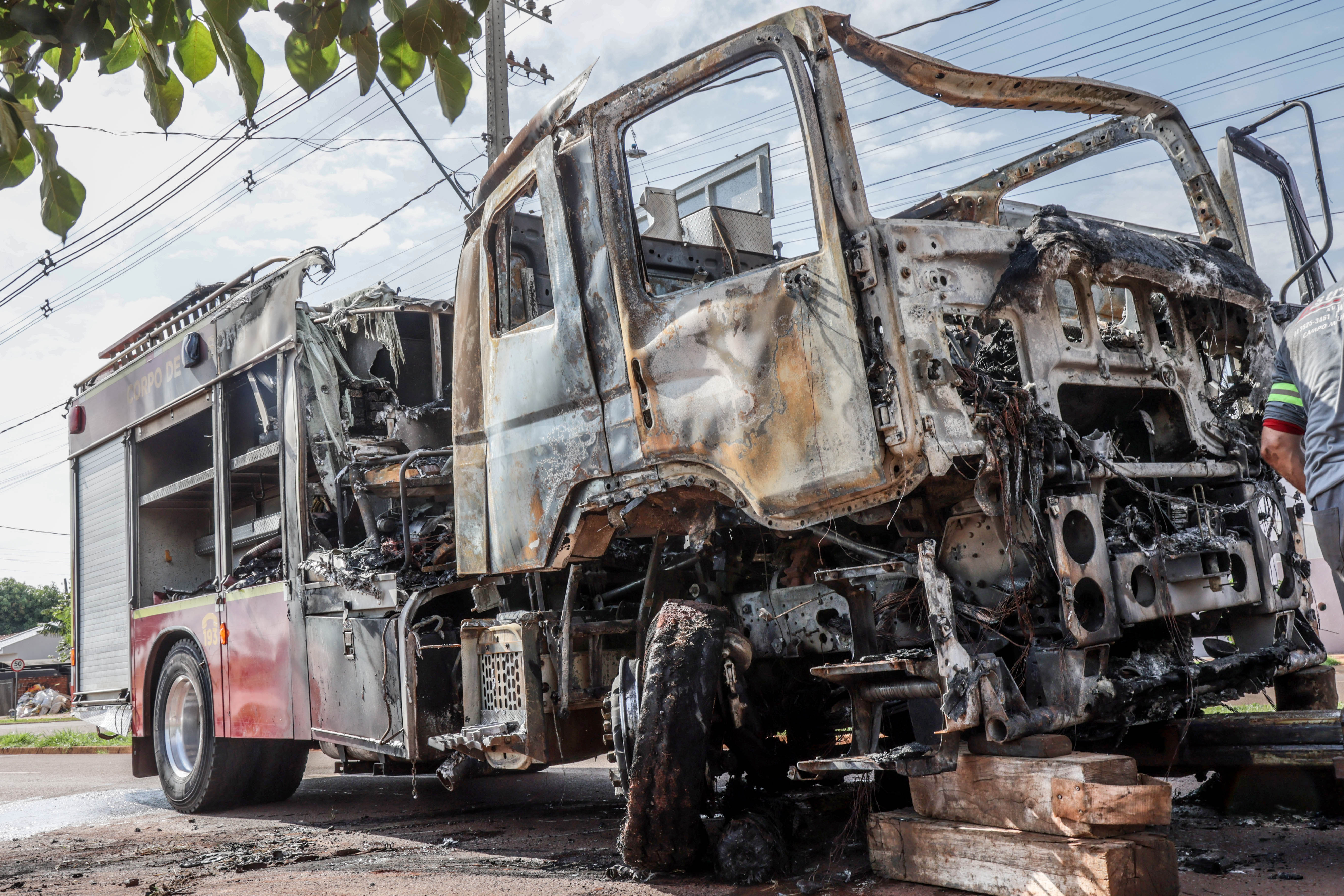 Presidente do Legislativo pede a compra de um caminhão aos Bombeiros, após fogo destruir viatura  